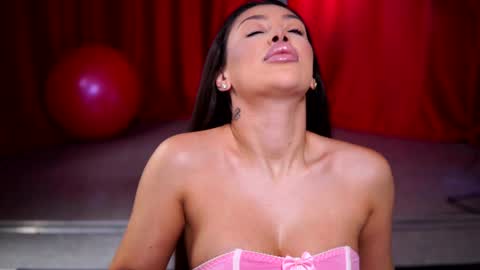 Snapshot of natydesiree chatting on January 2025 07:51:02 PM Naty online show from January 2025 07:51:02 PM