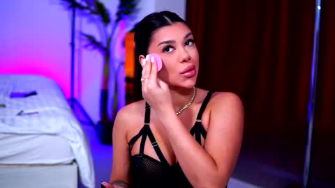 Naty online show from November 2025 10:25:02 AM