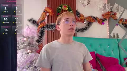 Christopher  Chris online show from November 2025 01:11:01 PM