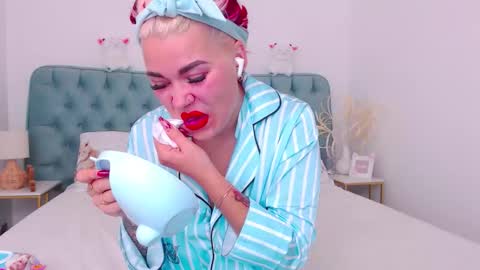 Snapshot of naughty_kittyy1 chatting on October 2025 11:41:02 AM Maria  online show from October 2025 11:41:02 AM
