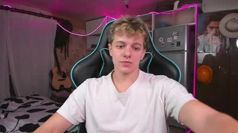 Snapshot of naughty_nik43 chatting on December 2024 01:36:02 PM Nik online show from December 2024 01:36:02 PM