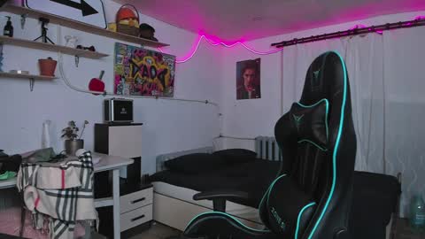 Snapshot of naughty_nik43 chatting on January 2025 02:18:01 PM Nik online show from January 2025 02:18:01 PM