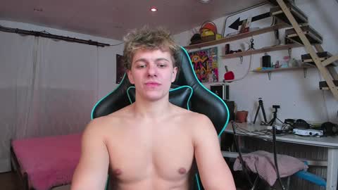 Snapshot of naughty_nik43 chatting on January 2025 09:04:02 PM Nik online show from January 2025 09:04:02 PM