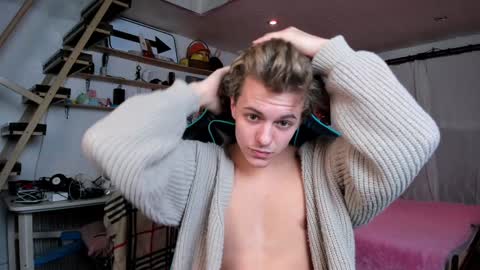 Snapshot of naughty_nik43 chatting on February 2025 06:08:02 PM Nik online show from February 2025 06:08:02 PM