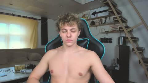 Snapshot of naughty_nik43 chatting on February 2025 01:32:01 PM Nik online show from February 2025 01:32:01 PM