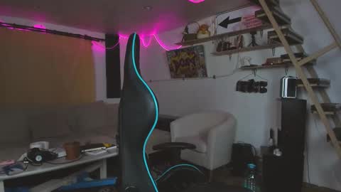 Snapshot of naughty_nik43 chatting on February 2025 03:41:02 PM Nik online show from February 2025 03:41:02 PM