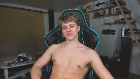 Snapshot of naughty_nik43 chatting on February 2025 06:43:02 PM Nik online show from February 2025 06:43:02 PM