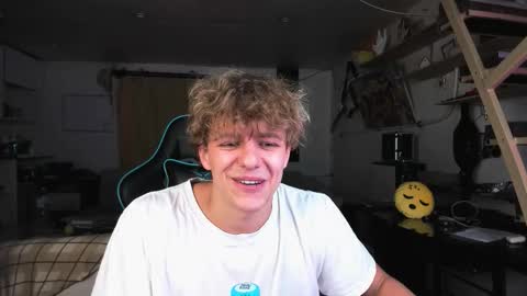 Snapshot of naughty_nik43 chatting on October 2025 09:10:02 PM Nik online show from October 2025 09:10:02 PM