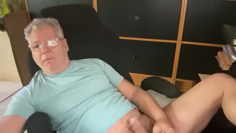 Snapshot of naughtydaddyla chatting on March 2025 06:43:02 PM naughtydaddyla online show from March 2025 06:43:02 PM