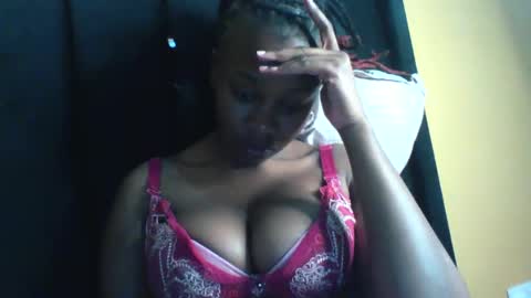 Snapshot of naughtygee100 chatting on November 2025 12:27:01 AM Shee online show from November 2025 12:27:01 AM