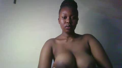 Snapshot of naughtygee100 chatting on February 2026 10:17:01 PM Shee online show from February 2026 10:17:01 PM