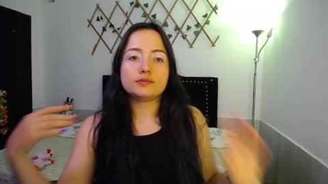 Snapshot of naughtygirl_mmm chatting on October 2025 07:36:02 PM Valeria online show from October 2025 07:36:02 PM
