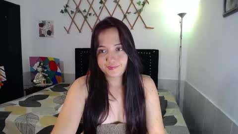 Snapshot of naughtygirl_mmm chatting on June 2026 04:47:01 AM Valeria online show from June 2026 04:47:01 AM