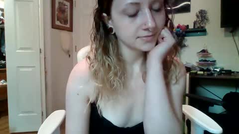 Snapshot of naughtymaeve chatting on September 2025 10:32:02 PM Maeve online show from September 2025 10:32:02 PM