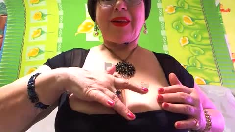 Snapshot of naughtymomxxx chatting on February 2025 05:51:02 AM OldKinkyMILF online show from February 2025 05:51:02 AM