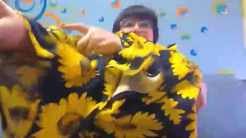 Snapshot of naughtymomxxx chatting on February 2025 09:16:02 AM OldKinkyMILF online show from February 2025 09:16:02 AM