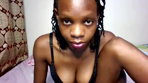 Snapshot of naughtysweetqueen chatting on June 2026 03:58:01 PM queen online show from June 2026 03:58:01 PM