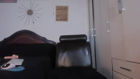 Snapshot of naugthy_curvy1_ chatting on May 2026 07:23:02 PM sara online show from May 2026 07:23:02 PM