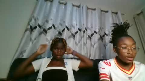 nayela_ online show from February 2026 11:09:02 AM