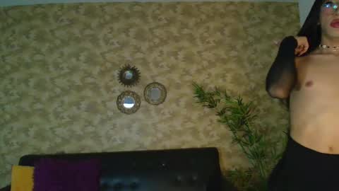 Nayla  online show from December 2025 08:29:01 PM