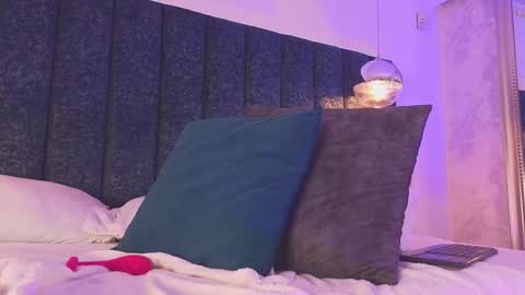 Juli  online show from February 2025 03:00:01 PM