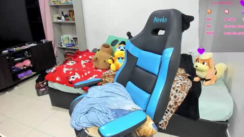 Geek Nicole    im Neeko UwU online show from November 2025 05:04:01 PM