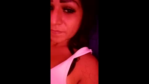 Snapshot of neesi_romero chatting on April 2026 04:21:01 AM neesi_romero online show from April 2026 04:21:01 AM