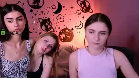 Snapshot of nekky_mouse chatting on June 2026 04:07:02 PM Meow online show from June 2026 04:07:02 PM
