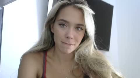 Snapshot of nelly_fortu chatting on May 2026 10:53:01 AM nelly_fortu online show from May 2026 10:53:01 AM