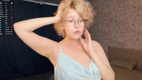 Snapshot of nelly_gloss chatting on June 2026 07:54:01 AM nelly_gloss online show from June 2026 07:54:01 AM