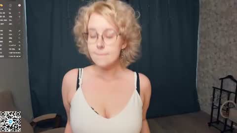 Snapshot of nelly_gloss chatting on June 2026 07:46:01 AM nelly_gloss online show from June 2026 07:46:01 AM