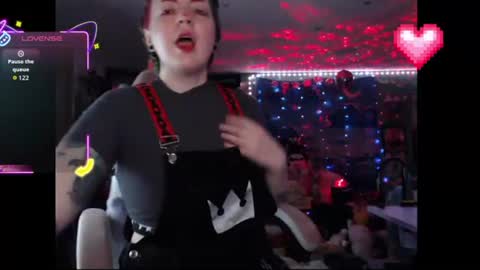 Snapshot of nerdy_squirty chatting on June 2026 04:33:02 AM NerdySquirty online show from June 2026 04:33:02 AM
