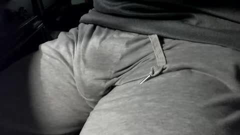 Snapshot of nevrsaynevr2000 chatting on October 2025 05:35:02 PM nevrsaynevr2000 online show from October 2025 05:35:02 PM