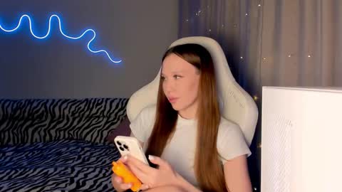 Mina online show from December 2025 12:32:02 PM