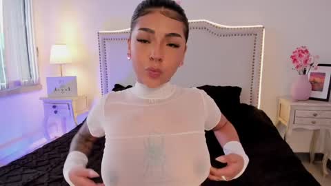 Snapshot of nia_malkova chatting on April 2026 04:59:01 PM Nia Malkova online show from April 2026 04:59:01 PM