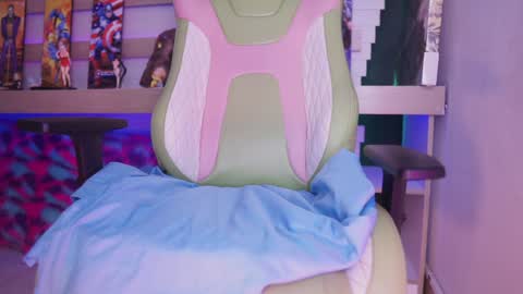 Snapshot of nia_mitsuki chatting on December 2024 11:35:02 PM samanta online show from December 2024 11:35:02 PM