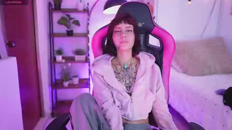 Snapshot of nia_mitsuki chatting on March 2025 10:45:02 PM samanta online show from March 2025 10:45:02 PM