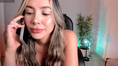 Snapshot of niabennet chatting on November 2025 09:39:01 PM Nia online show from November 2025 09:39:01 PM