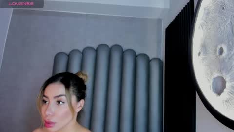 Snapshot of niacrawfordd chatting on May 2026 11:33:02 PM niacrawfordd online show from May 2026 11:33:02 PM