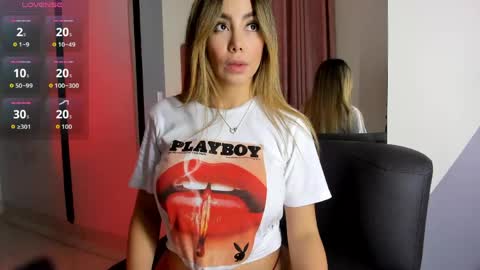 Snapshot of niacrawfordd chatting on May 2026 04:19:01 AM niacrawfordd online show from May 2026 04:19:01 AM