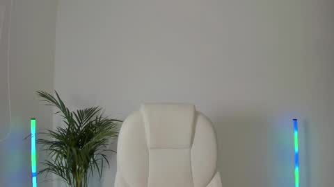 Nia online show from March 2025 01:21:01 PM