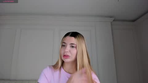 Snapshot of niaholland chatting on April 2026 08:28:01 PM SQUIRTER DOLL online show from April 2026 08:28:01 PM