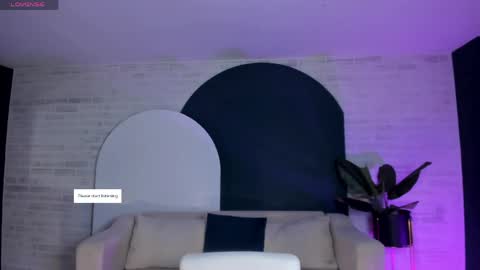 Snapshot of niaholland chatting on May 2026 11:32:02 PM SQUIRTER DOLL online show from May 2026 11:32:02 PM