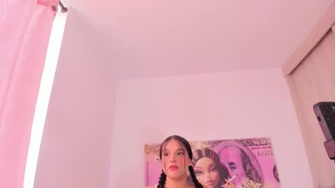 Snapshot of nianoretti chatting on December 2025 03:42:01 PM Nia online show from December 2025 03:42:01 PM