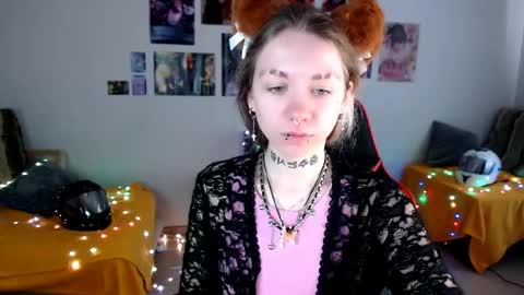 nica_kawaii online show from May 2026 12:11:01 PM