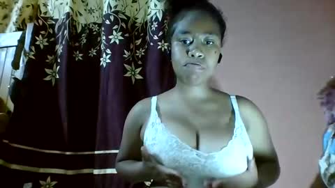 Snapshot of nicelly01 chatting on April 2026 12:32:02 PM nicelly01 online show from April 2026 12:32:02 PM