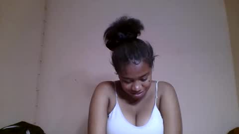 Snapshot of nicelly01 chatting on May 2026 07:32:01 PM nicelly01 online show from May 2026 07:32:01 PM