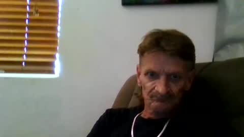 Snapshot of niceozziecockxxx chatting on December 2024 03:45:02 AM Sexiishaine online show from December 2024 03:45:02 AM