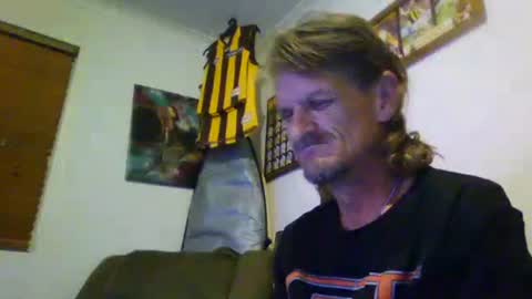 Snapshot of niceozziecockxxx chatting on February 2025 04:24:02 PM Sexiishaine online show from February 2025 04:24:02 PM