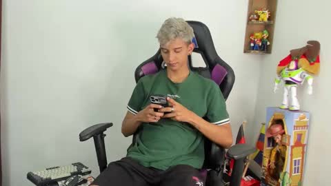 Snapshot of nick_greey chatting on December 2025 02:07:02 AM Frank online show from December 2025 02:07:02 AM